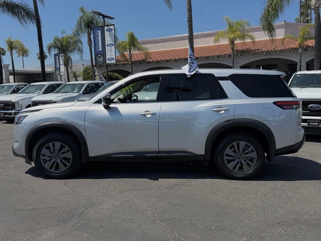 Used 2024 Nissan Pathfinder S FWD image 5