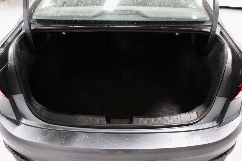 Used 2025 Volkswagen Jetta SE FWD image 13