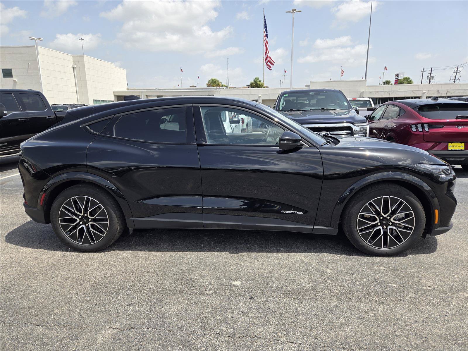 Certified 2025 Ford Mustang Mach-E Premium AWD/4WD image 4