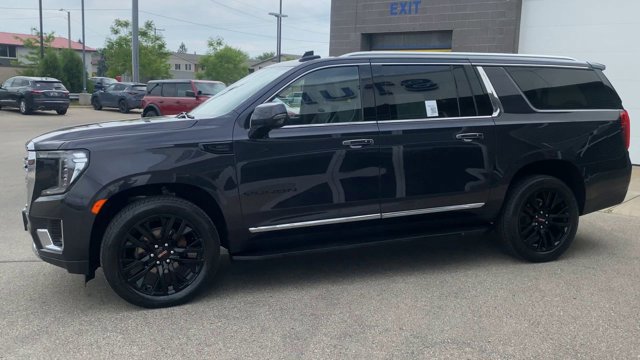 Used 2024 GMC Yukon XL SLT w/ SLT Luxury Package AWD/4WD image 6