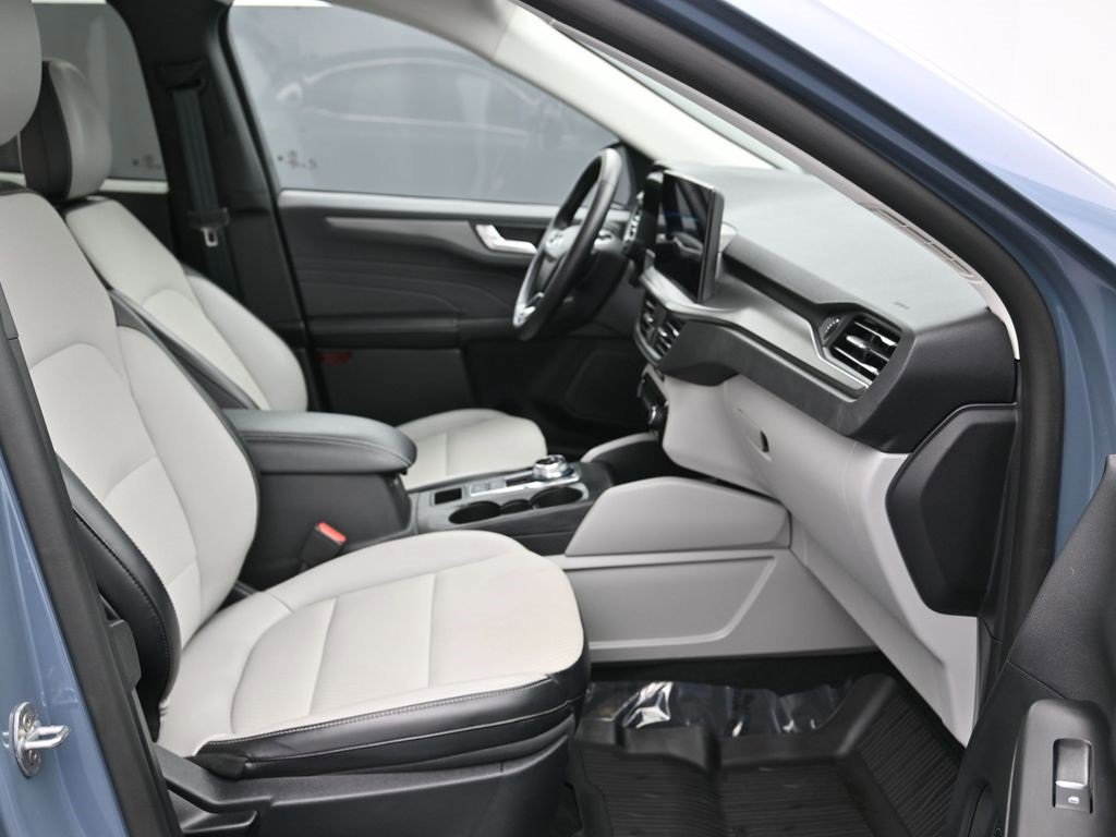 Certified 2025 Ford Escape SE w/ Class II Trailer Tow Package image 41