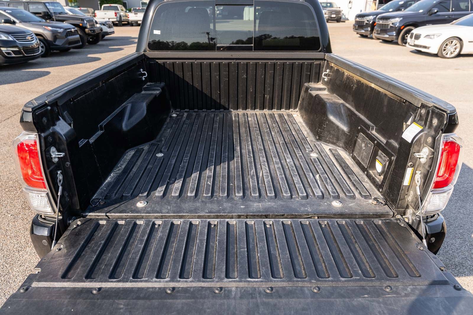 Used 2022 Toyota Tacoma TRD Off-Road w/ Technology Package AWD/4WD image 15