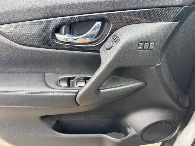 Used 2018 Nissan Rogue SL w/ Premium Package AWD/4WD image 19