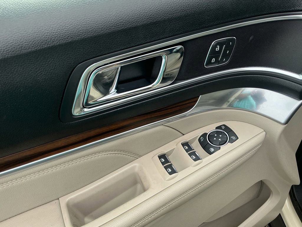 Certified 2018 Ford Explorer Limited FWD image 16