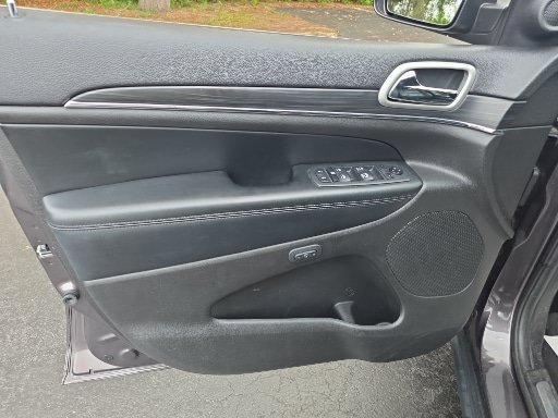 Used 2020 Jeep Grand Cherokee Limited RWD image 11