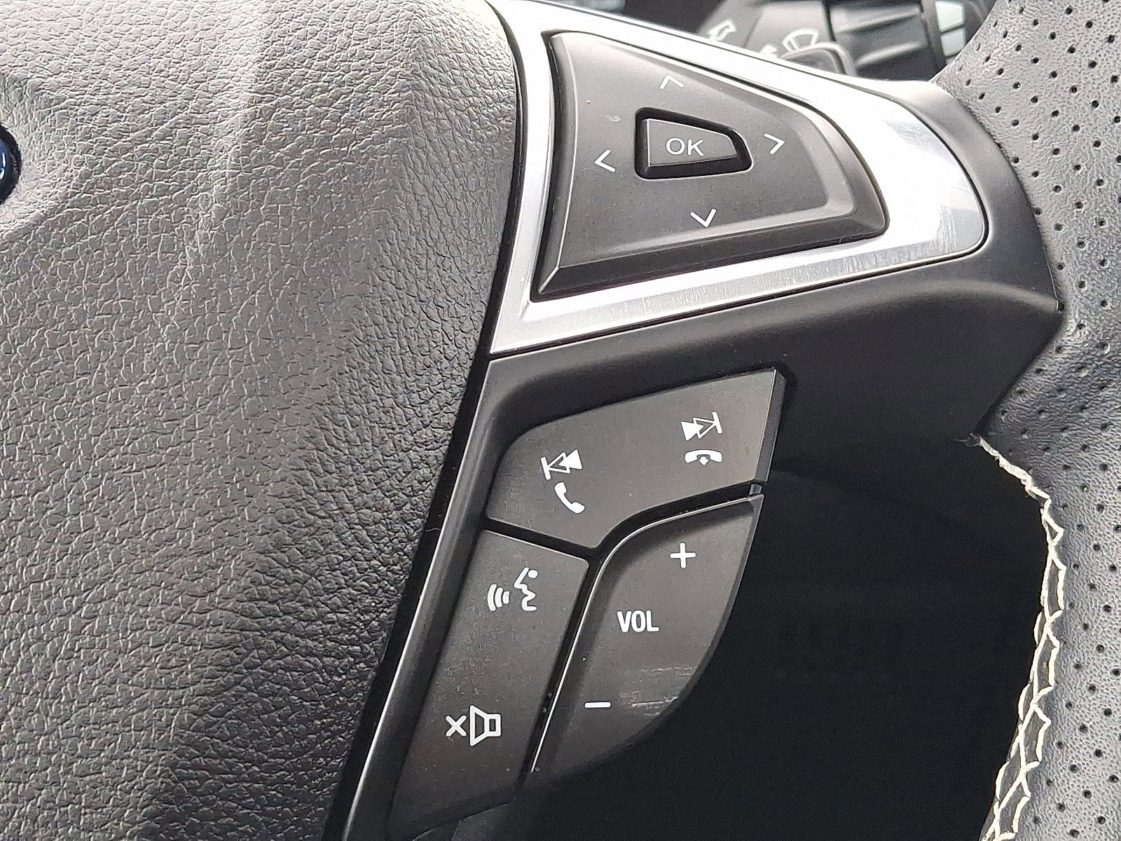 Certified 2024 Ford Edge ST w/ Equipment Group 401A image 22