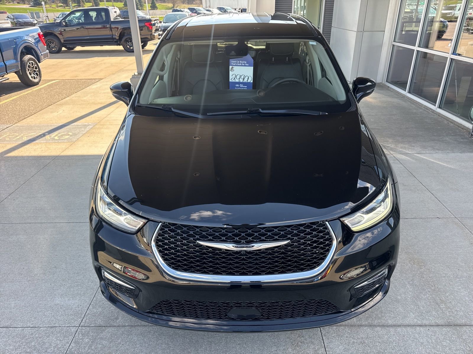 Used 2024 Chrysler Pacifica Touring-L image 12