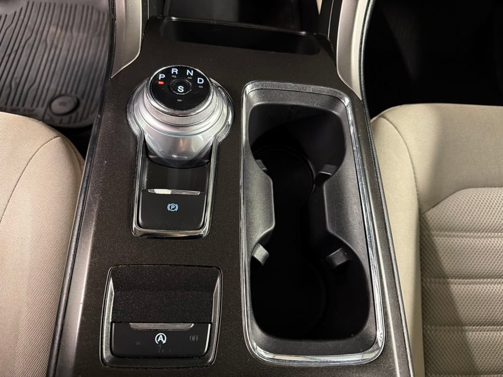 Certified 2018 Ford Fusion SE w/ Fusion SE Technology Package FWD image 15