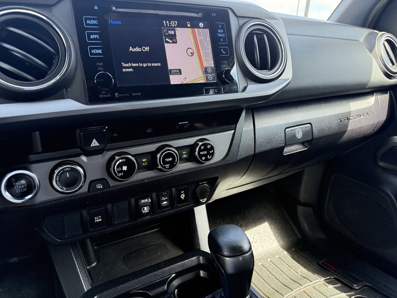 Used 2018 Toyota Tacoma TRD Off-Road AWD/4WD image 16