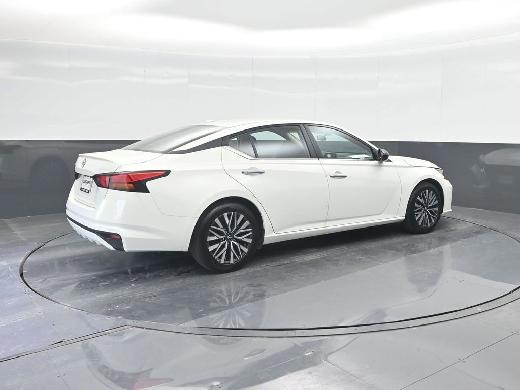 Used 2025 Nissan Altima 2.5 SV FWD image 7