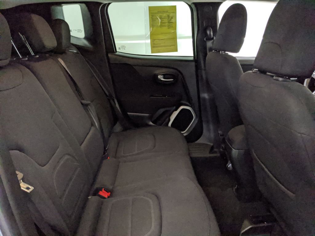 Used 2018 Jeep Renegade Latitude w/ Popular Equipment Group image 20