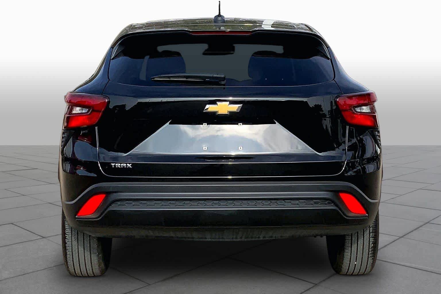 Used 2025 Chevrolet Trax LS FWD image 5