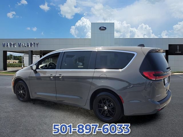 Used 2025 Chrysler Pacifica Select FWD image 3