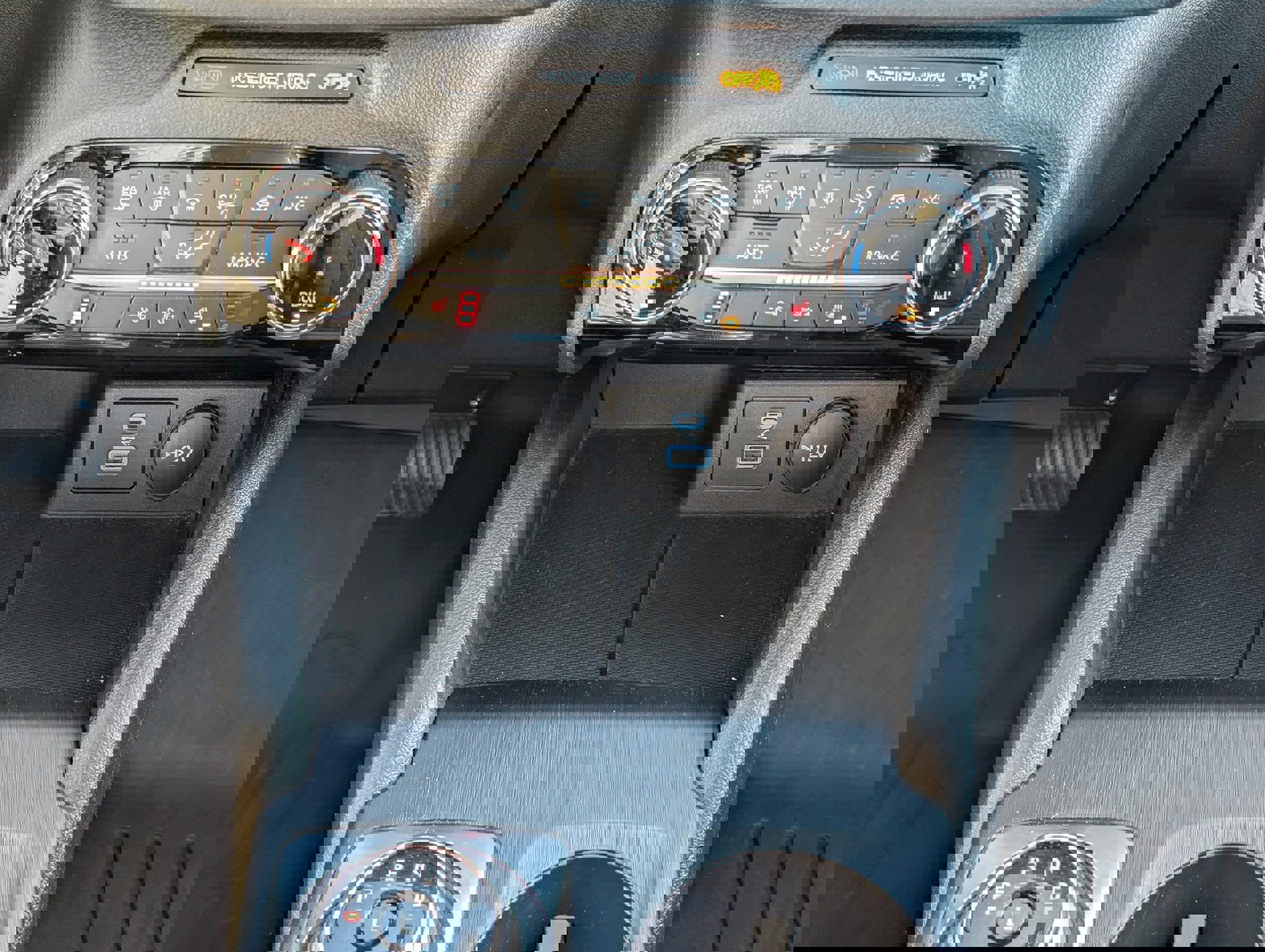 Certified 2022 Ford Escape SE w/ SE Sport Appearance Package image 26