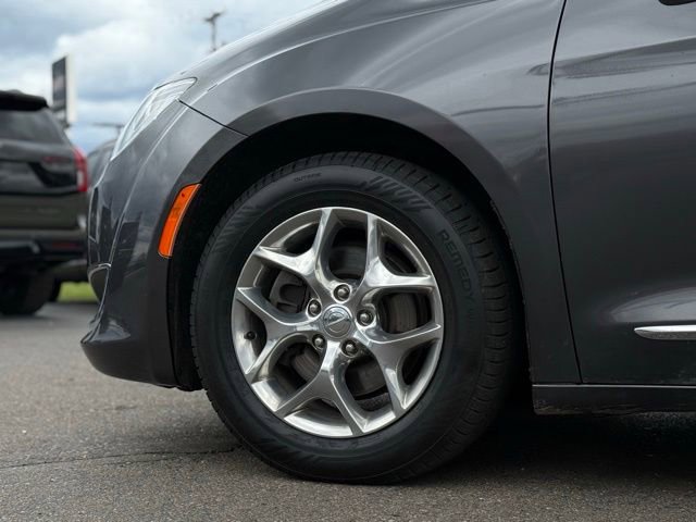 Used 2019 Chrysler Pacifica Limited FWD image 51