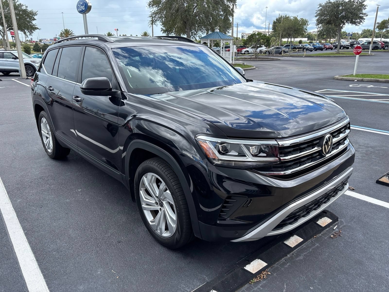 Used 2021 Volkswagen Atlas SE FWD image 2