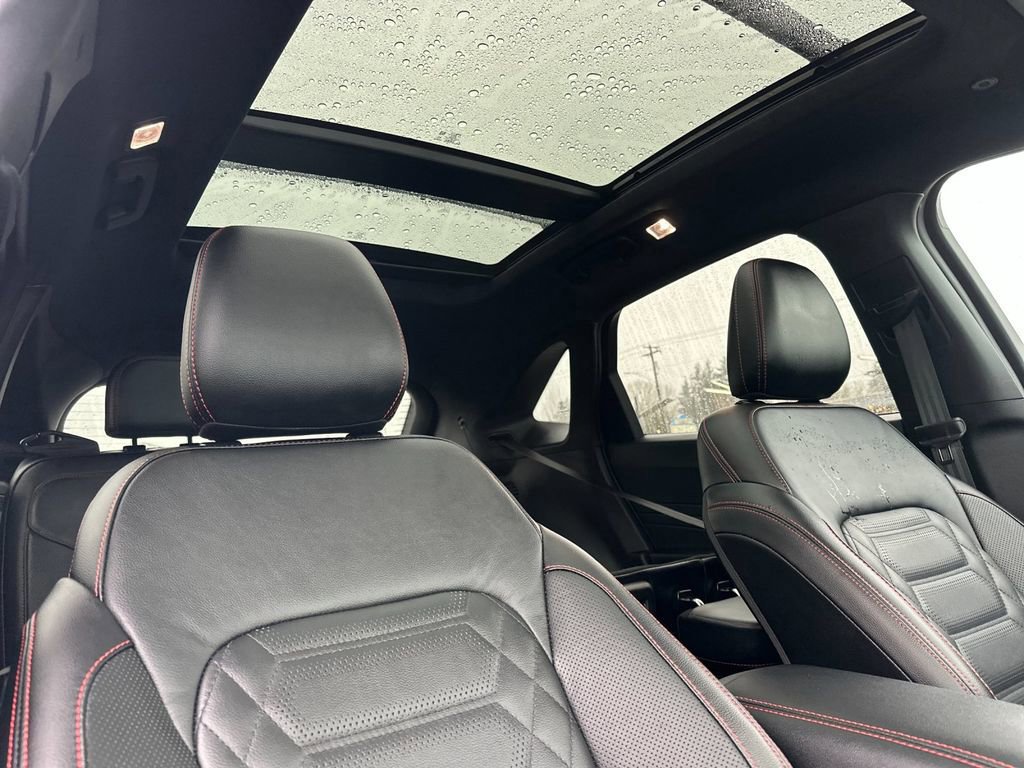 Certified 2024 Ford Escape ST-Line Elite w/ Premium Technology Package image 16