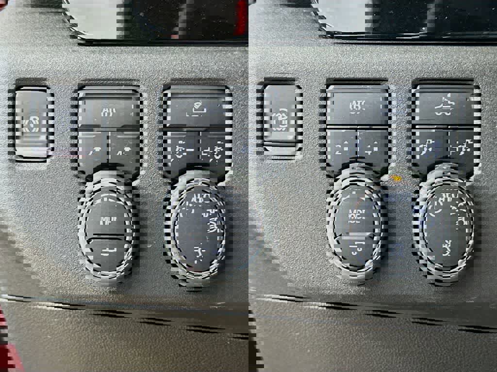 Used 2025 Chevrolet Silverado 1500 LT image 25