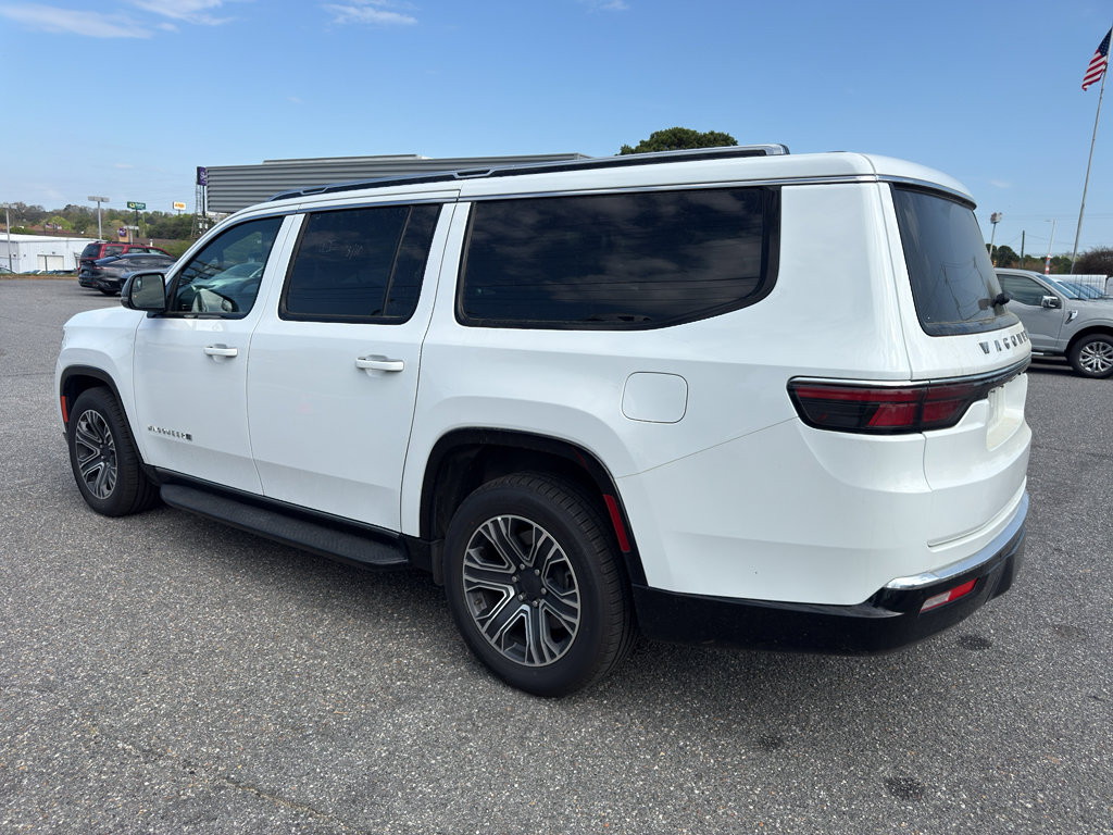 Used 2024 Jeep Wagoneer L Series II w/ Flexible Seating Group image 5