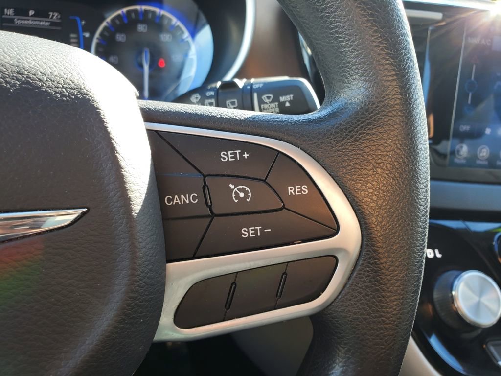 Used 2017 Chrysler Pacifica Touring image 17