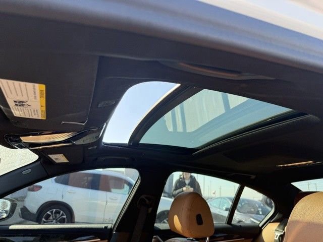 Used 2020 BMW 540i w/ M Sport Package image 7