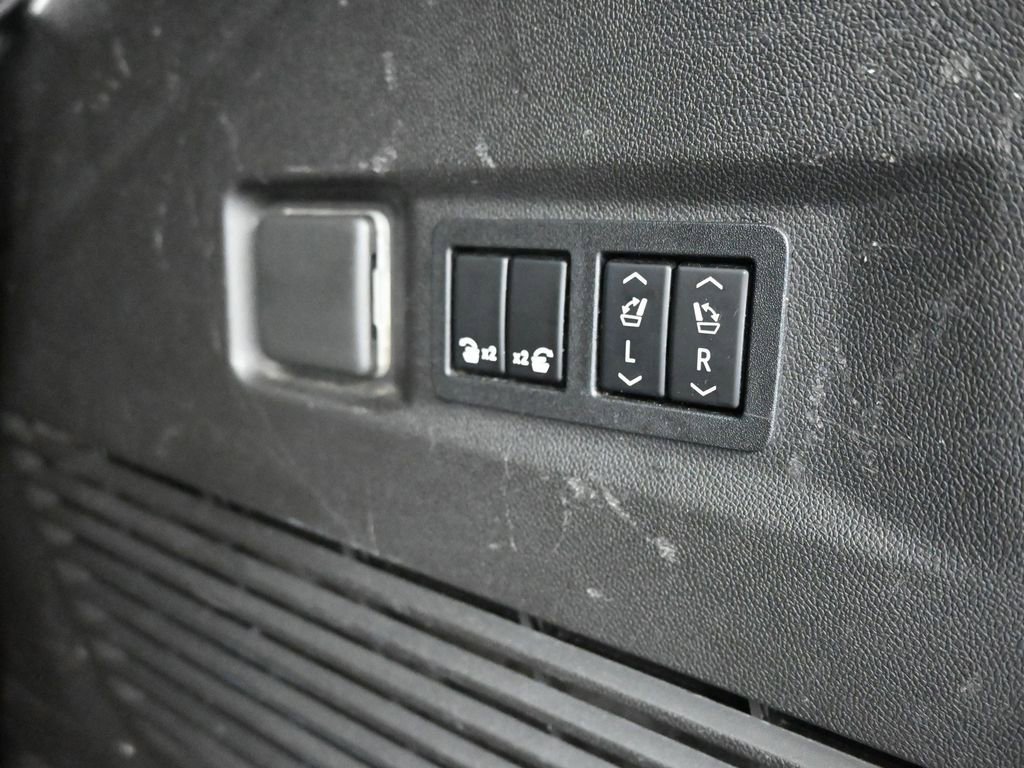 Used 2021 Chevrolet Tahoe Premier w/ Premium Package image 27