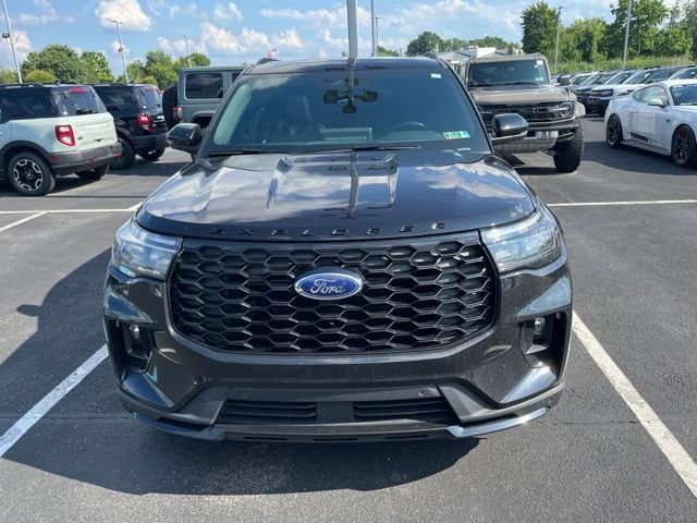 Certified 2025 Ford Explorer ST-Line w/ Premium Package AWD/4WD image 2