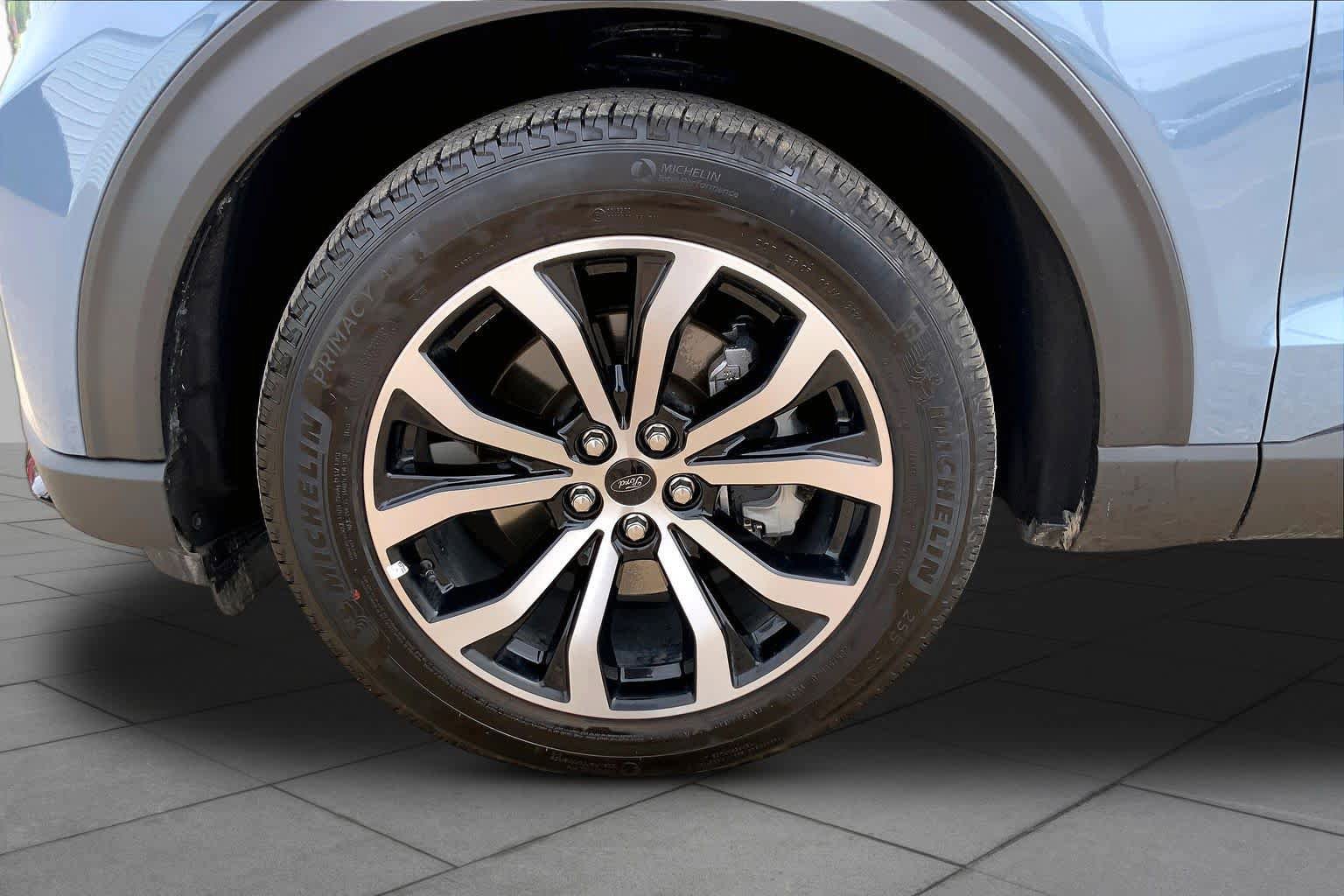 Certified 2025 Ford Explorer ST-Line w/ Premium Package RWD image 11