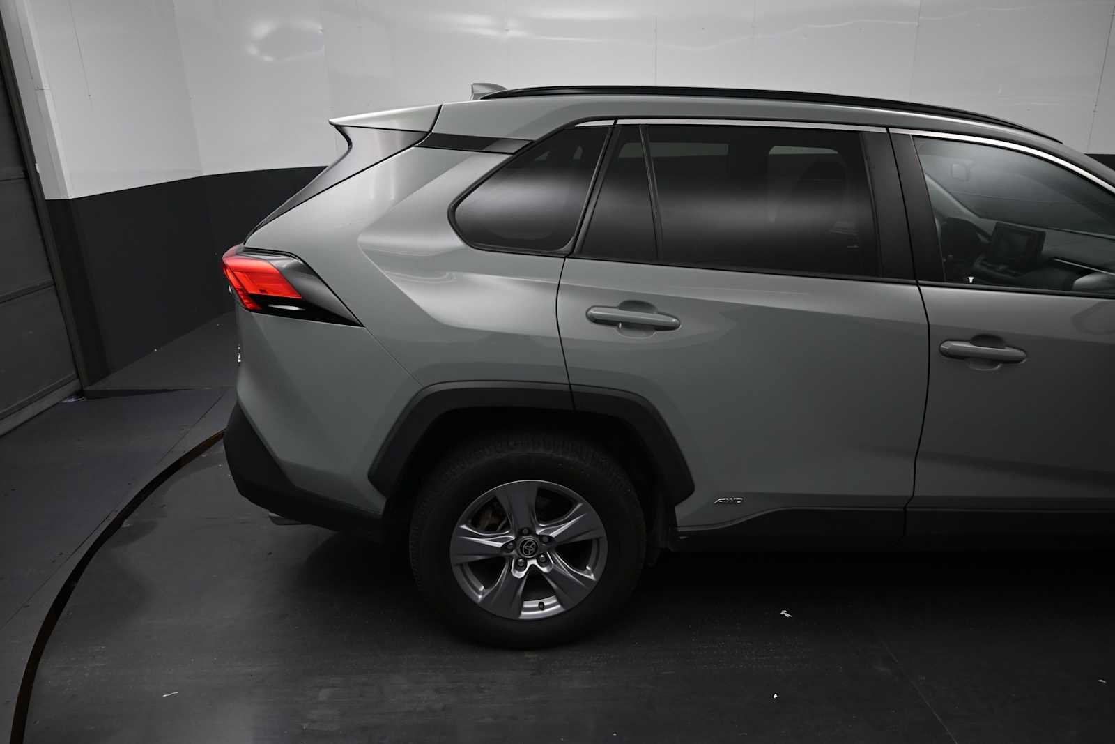 Used 2022 Toyota RAV4 XLE w/ XLE Grade Weather Package AWD/4WD image 5