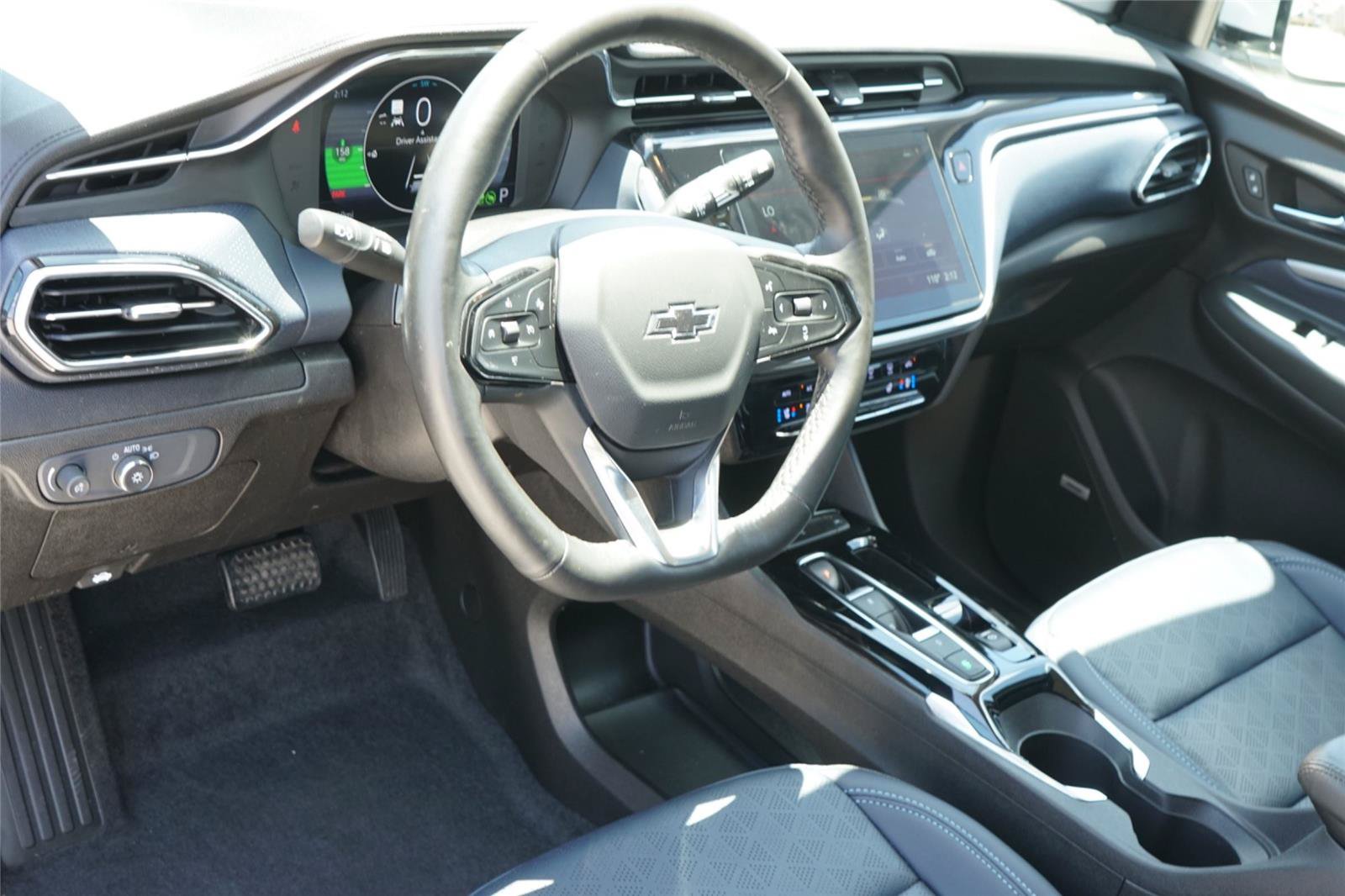 Used 2023 Chevrolet Bolt EUV Premier w/ Sun & Sound Package FWD image 9