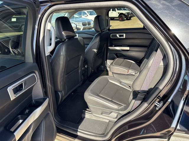 Certified 2022 Ford Explorer XLT w/ Equipment Group 202A RWD image 5