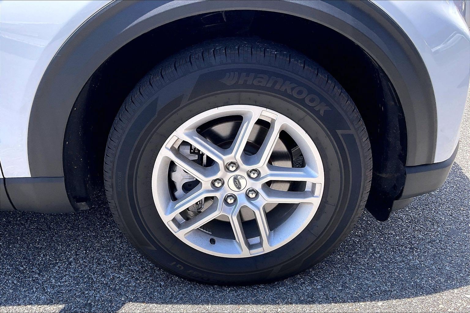 Certified 2025 Ford Explorer Active RWD image 9