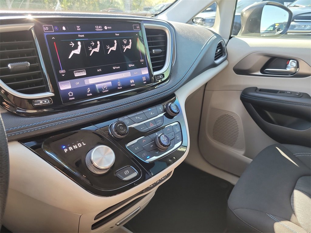 Used 2021 Chrysler Pacifica Touring image 19