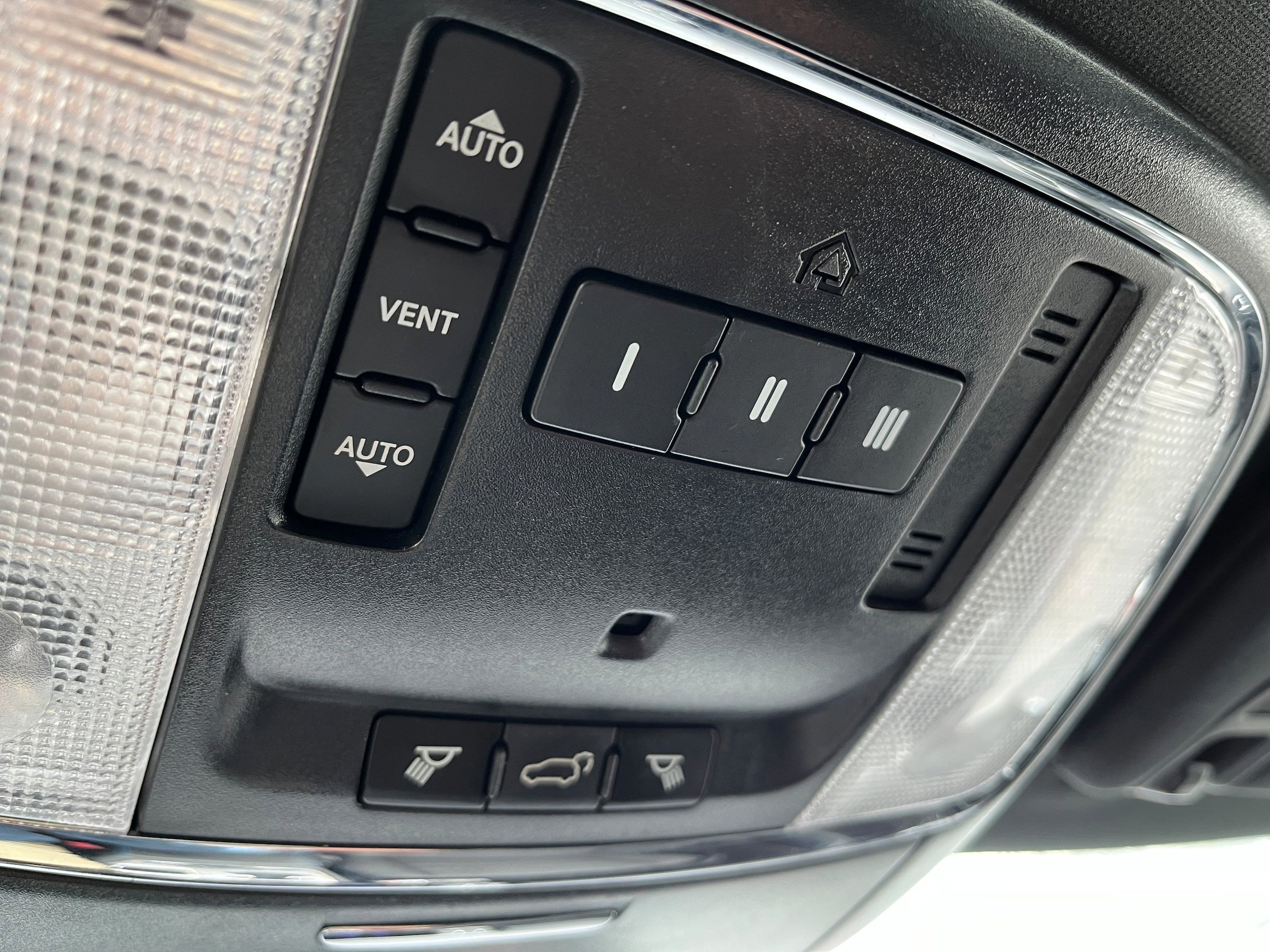 Used 2019 Jeep Grand Cherokee Laredo AWD/4WD image 22