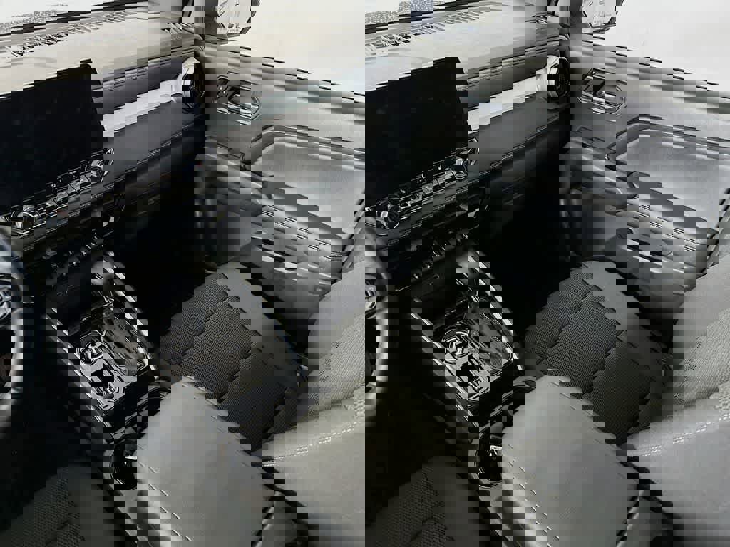 Used 2023 Chevrolet Colorado LT w/ LT Convenience Package II image 11