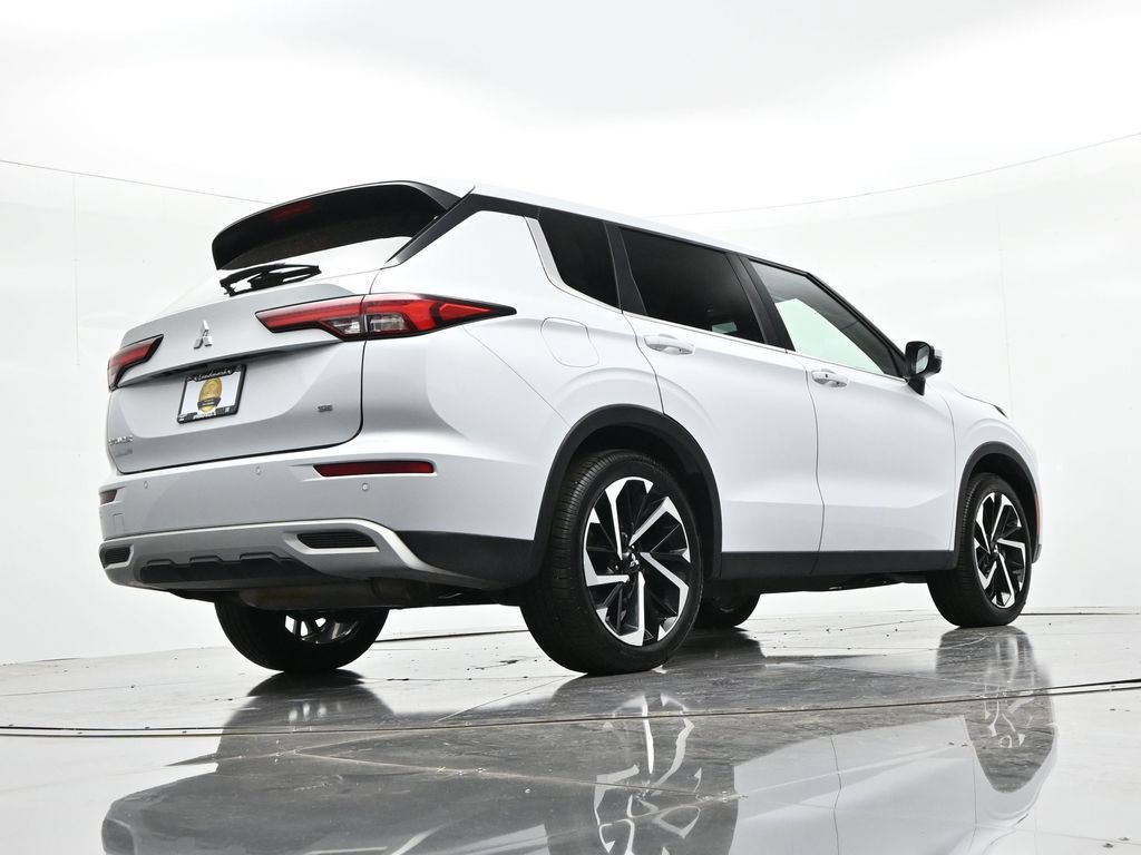 Used 2023 Mitsubishi Outlander SE AWD/4WD image 27