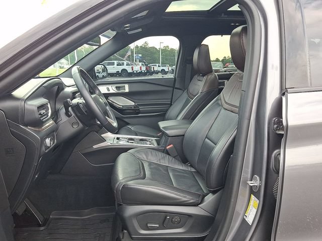 Certified 2021 Ford Explorer Platinum w/ Equipment Group 601A AWD/4WD image 17