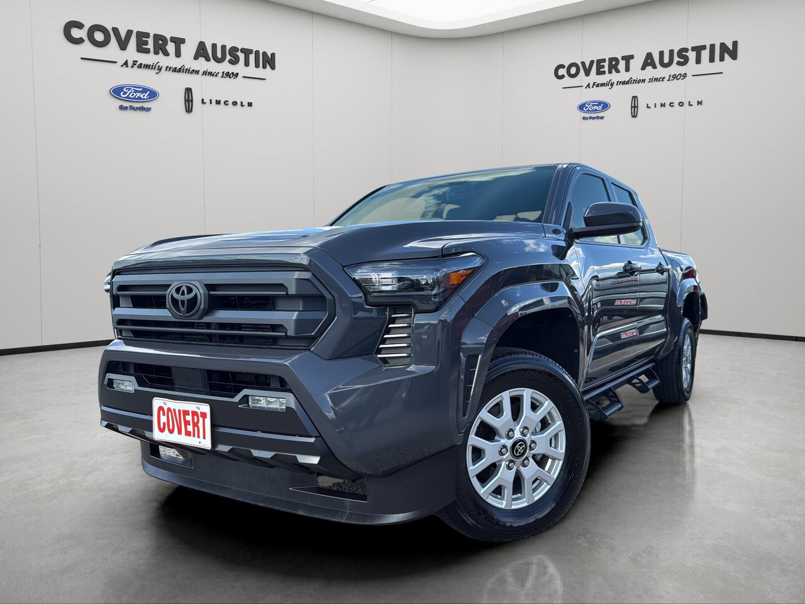 Used 2025 Toyota Tacoma SR5 RWD image 1