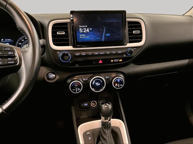 Used 2022 Hyundai Venue Limited FWD image 6