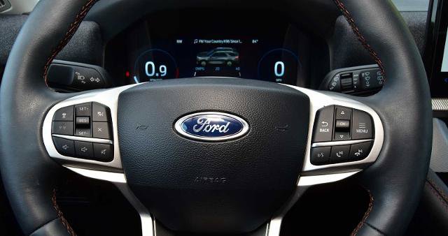 Certified 2025 Ford Explorer Active w/ Active Comfort Package AWD/4WD image 16