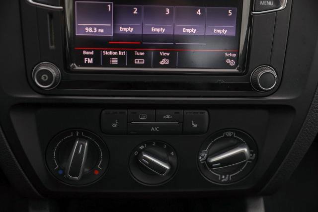 Used 2017 Volkswagen Jetta SE image 38
