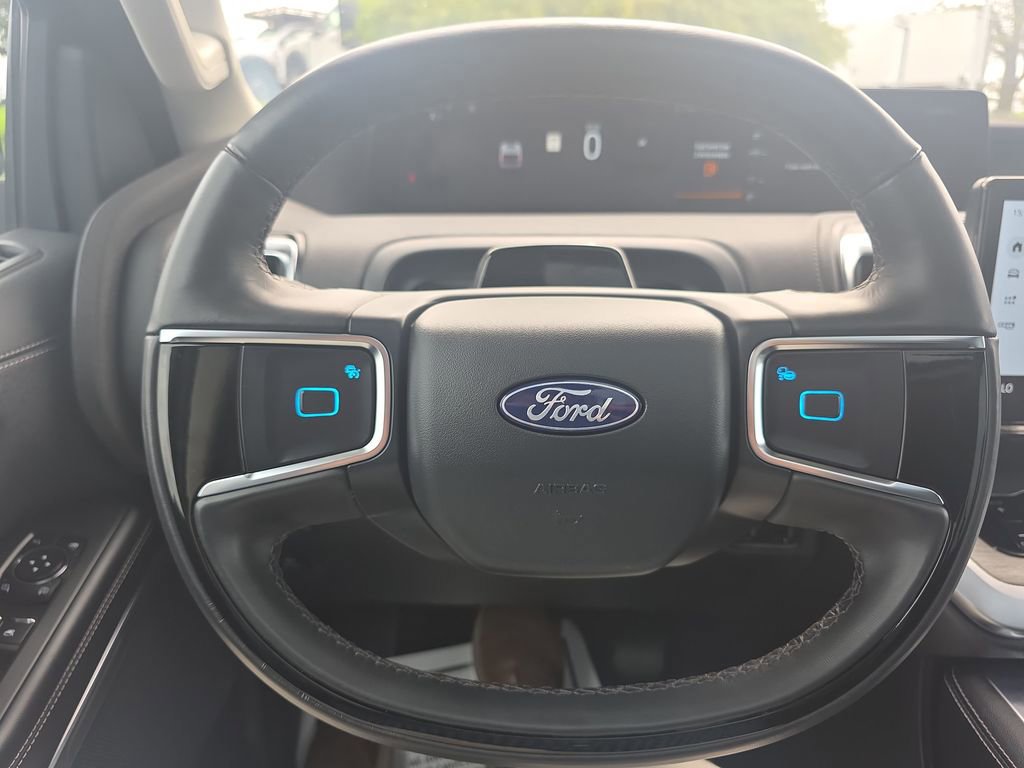 Certified 2025 Ford Expedition Platinum w/ Driver's Package AWD/4WD image 31