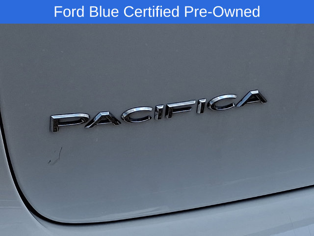 Used 2023 Chrysler Pacifica Touring-L FWD image 33