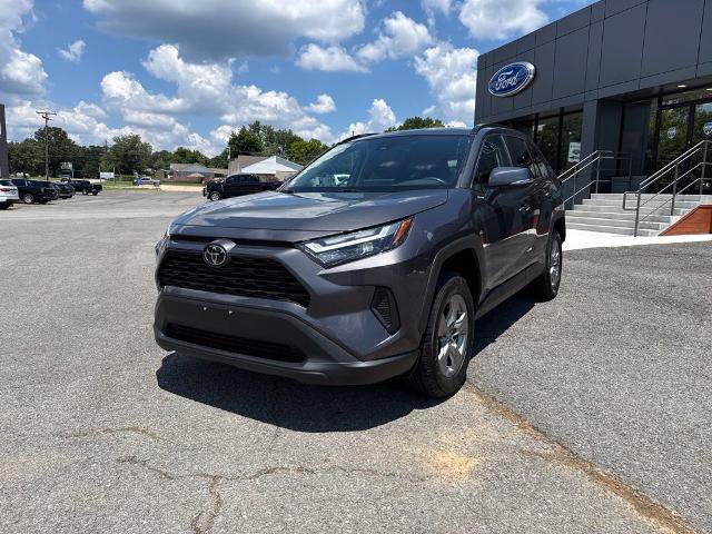 Used 2025 Toyota RAV4 XLE AWD/4WD image 2