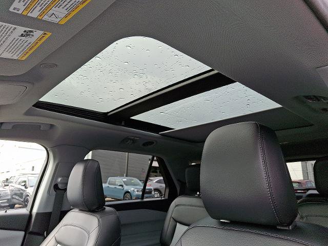 Certified 2022 Ford Explorer XLT w/ Equipment Group 202A image 15