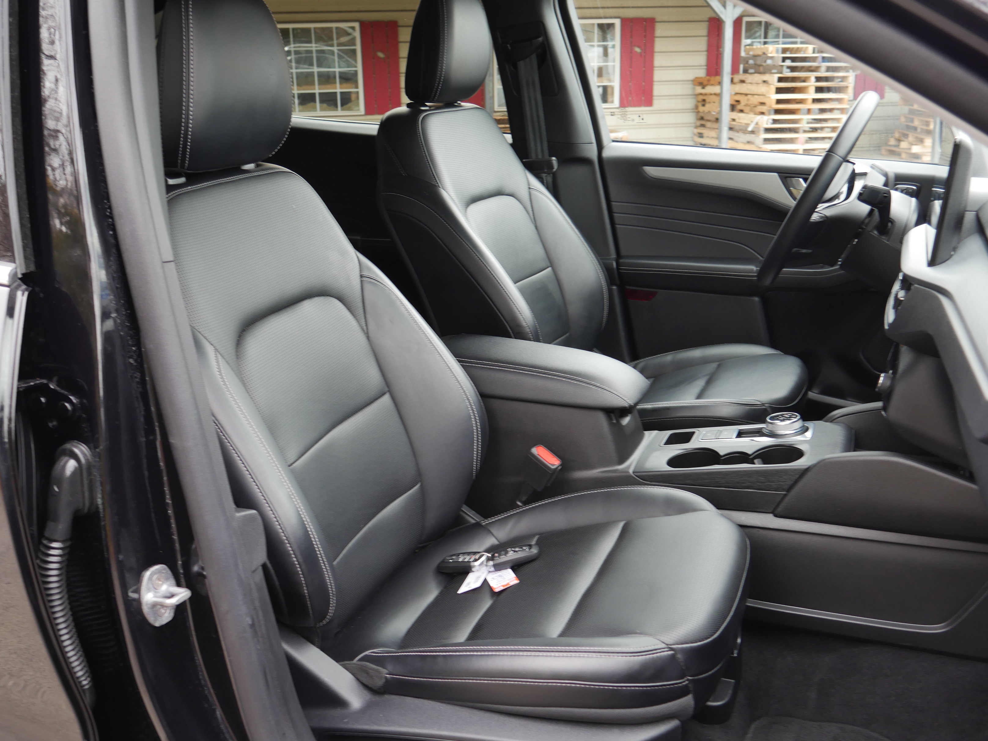 Certified 2025 Ford Escape Platinum AWD/4WD image 29