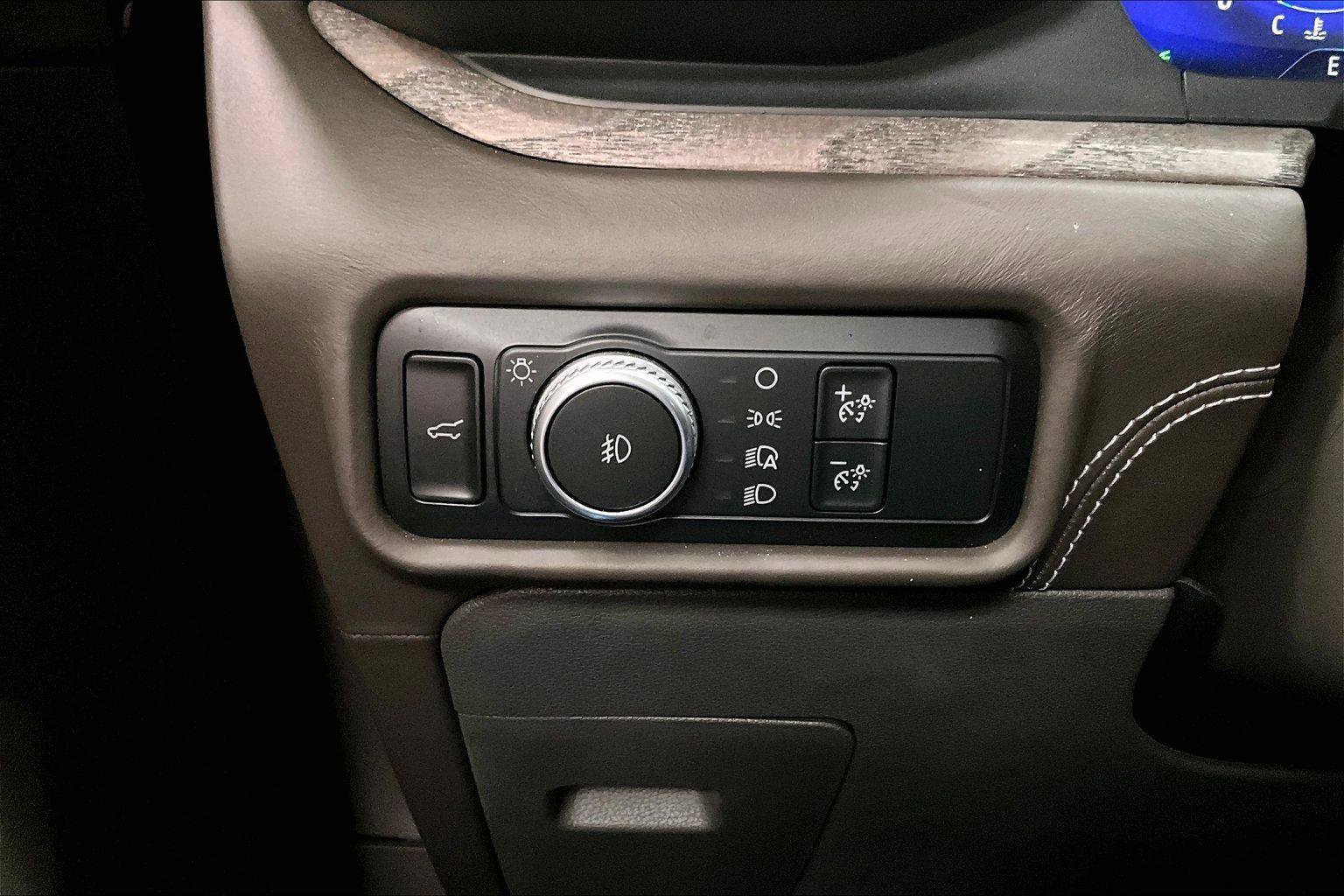 Certified 2020 Ford Explorer Platinum w/ Premium Technology Package image 31