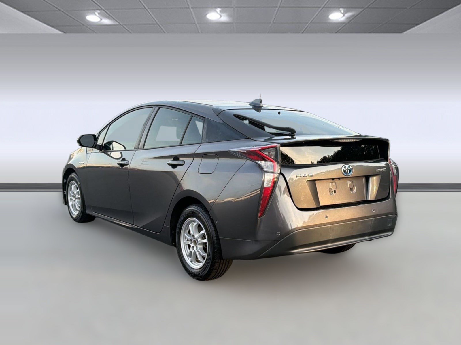 Used 2017 Toyota Prius Four w/ Advanced Technology Package FWD image 3