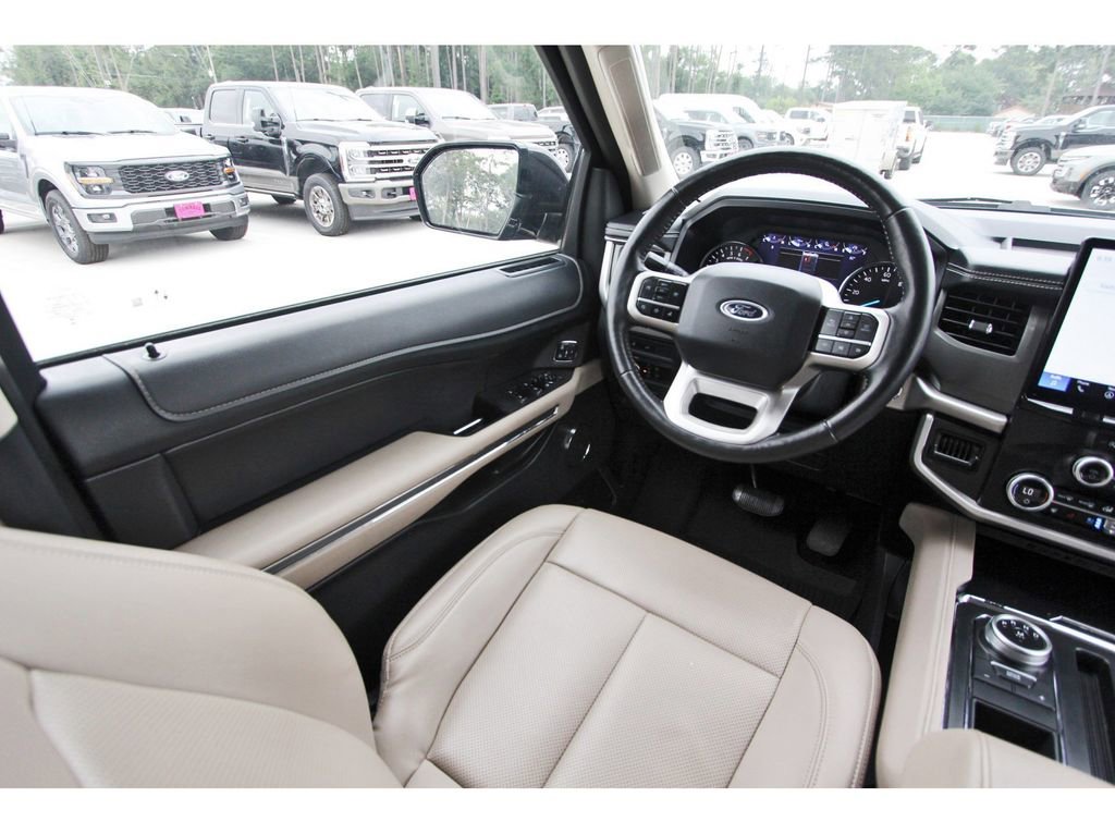 Certified 2024 Ford Expedition XLT RWD image 12