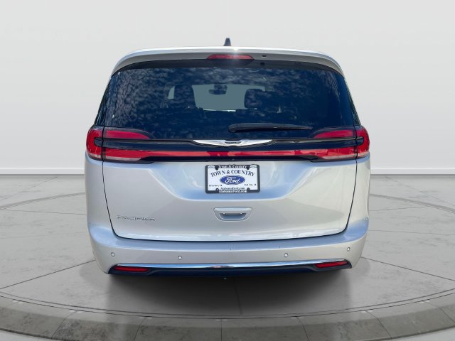 Used 2024 Chrysler Pacifica Touring-L FWD image 33